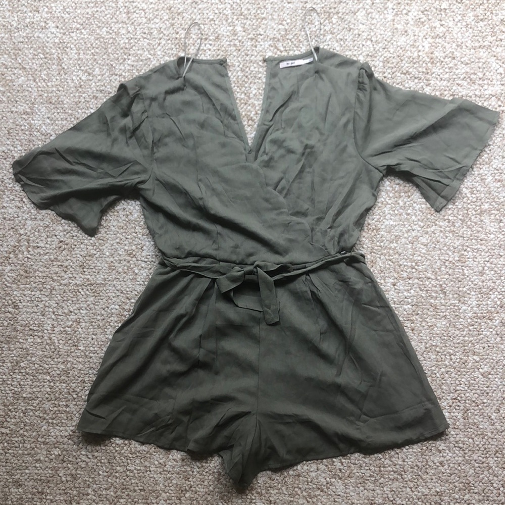 Brand new - green scalloped romper